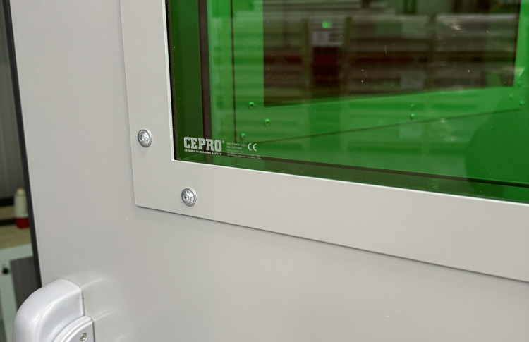 unisoniclaserboothwindow